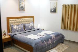 Ένα ή περισσότερα κρεβάτια σε δωμάτιο στο Staycation a six bedroom delux villa