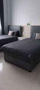 Un dormitorio con dos camas en una habitación. en Chao Pao Villa Phase 2, en Ko Pha Ngan