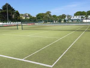 Tenis a/nebo squash v ubytování Bearlough Self Catering Holiday Home nebo okolí