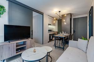 Uma televisão e/ou sistema de entretenimento em Corazón Stgo Estilo Puro