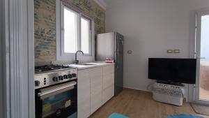 Η κουζίνα ή μικρή κουζίνα στο Sea sky sleep & repeat