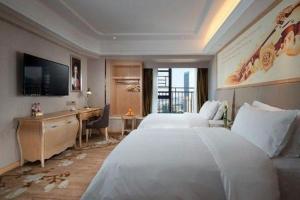 Katil atau katil-katil dalam bilik di Vienna Hotel Yunnan Chunrong Street Qicai Yunan +284 gambar