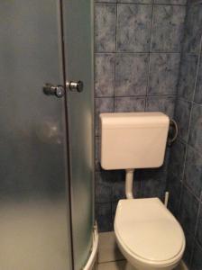 Koupelna v ubytování Apartman Ustrine