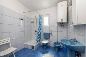 Bilik mandi di Private accommodation STARA BASKA +38 gambar