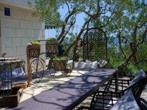 Balkón alebo terasa v ubytovaní Villa in Makarska with Infinity Pool & Views
