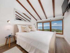 Posteľ alebo postele v izbe v ubytovaní Villa in Makarska with Infinity Pool & Views + 31 fotografií