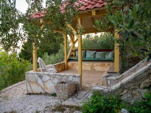 Vonkajšia záhrada v ubytovaní Villa in Makarska with Infinity Pool & Views
