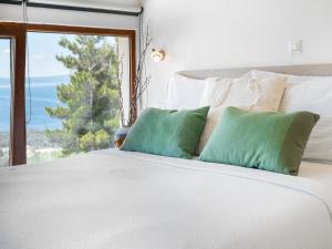 Posteľ alebo postele v izbe v ubytovaní Villa in Makarska with Infinity Pool & Views