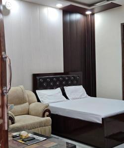 Postel nebo postele na pokoji v ubytování Hotel Siddhi Palace, Ayodhya Near Ram Mandir