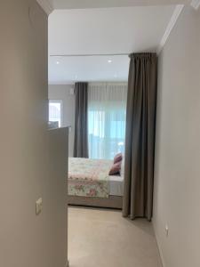 luxury studios & apartments Athanasias客房内的一张或多张床位