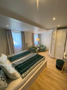 a bedroom with a large bed in a room at Hotel Pension Haus Talblick Edersee in Hemfurth-Edersee