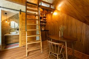 a room with a table and a wooden wall at Issara Bar&House in Ko Larn