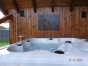 Fotografie z fotogalerie ubytování Le Chalet au vieux vignoble avec espace Sauna et Jacuzzi v destinaci Bouxwiller