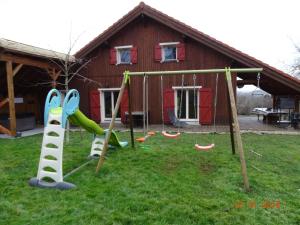 Herní místnost nebo prostor pro děti v ubytování Le Chalet au vieux vignoble avec espace Sauna et Jacuzzi