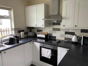 Køkken eller tekøkken på Riverside Bungalow + 1 billede