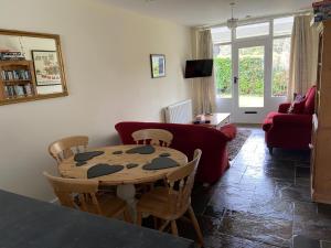 Et opholdsområde på Riverside Bungalow