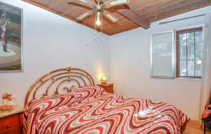 a bedroom with a bed with a colorful blanket on it at Pet Friendly Home In Ragusa With Wifi in Ragusa