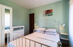 Giường trong phòng chung tại Holiday home - Villa Bianca