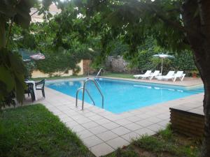 Bazén v ubytování Hotel Paris nebo v jeho okolí