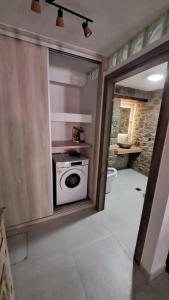 Η κουζίνα ή μικρή κουζίνα στο Stone House 2025 +3 φωτογραφίες