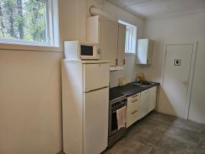 Η κουζίνα ή μικρή κουζίνα στο Brufjell Hostel & Parking