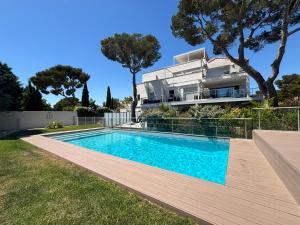 Bazén v ubytovaní Appartement T2 piscine et plage alebo v jeho blízkosti
