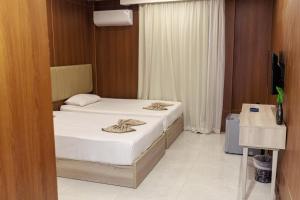 Royal Home Hotel房間的床