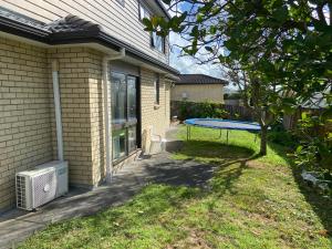 a picnic table in the backyard of a house at Self Contained Room in Hillsborough in Auckland +9 photos