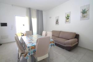 a living room with a table and a couch at Palau Fonte Vecchia Apartment in Palau