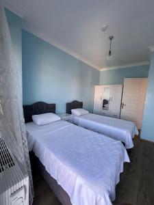 Postel nebo postele na pokoji v ubytování Alaçatı Stone House Fun - Villa with Private Pool