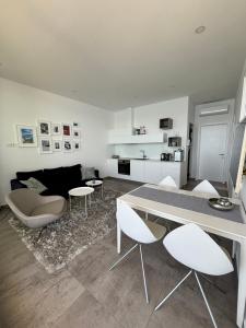 a kitchen and living room with a table and chairs at Apartment Minni in Maslenica