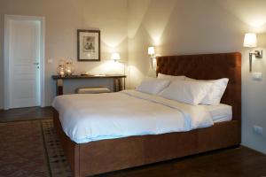 Postel nebo postele na pokoji v ubytování Relais la Corte di Lequio + 11 fotografií
