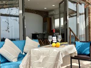 Χώρος καθιστικού στο B52 Apartment +2 φωτογραφίες