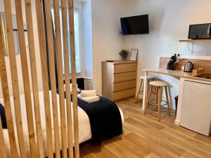 a bedroom with a bed and a desk and a desk at Le Quarante cinq -2 in Laval
