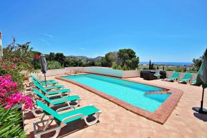 Bazén v ubytovaní Dos Chicas - sea view villa with private pool in Moraira alebo v jeho blízkosti
