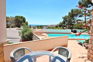 Bazén v ubytování Dos Chicas - sea view villa with private pool in Moraira nebo v jeho okolí