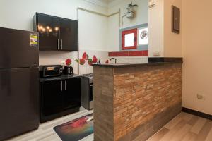 Η κουζίνα ή μικρή κουζίνα στο 820 · 2BR Townhouse Bath TV Backyard