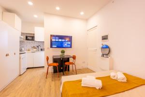 a bedroom with a bed and a table and a kitchen at Smart Studio, AC ,Fast Wi-Fi & Walk to Marina by QuickTrips in Taʼ Xbiex
