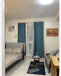 Posezení v ubytování Casa Mira Towers Guadalupe Cebu- Red Whaynne Studio Unit