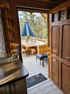 Posezení v ubytování Le chalet du Colibri