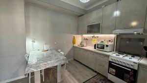 Kuchyň nebo kuchyňský kout v ubytování Charm 2 bedroom apt in the heart of the city