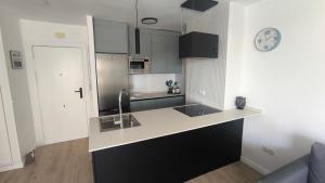 Kuchyňa alebo kuchynka v ubytovaní Apartamento ValentinaBeach