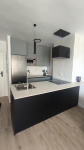 Kuchyňa alebo kuchynka v ubytovaní Apartamento ValentinaBeach