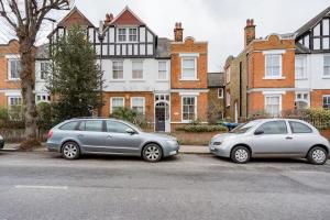Φωτογραφία από το άλμπουμ του Large room with private kitchen near Kingston University στο Kingston upon Thames