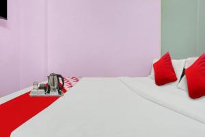 Postel nebo postele na pokoji v ubytování Hotel O Padam Residency