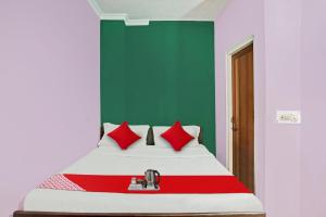Postel nebo postele na pokoji v ubytování Hotel O Padam Residency