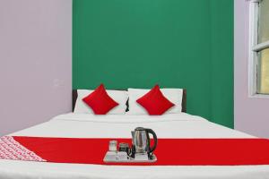 Postel nebo postele na pokoji v ubytování Hotel O Padam Residency