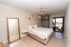 A bed or beds in a room at Vistaport A - Luxury Villa Még 37 kép