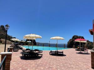 Bazén v ubytování Tanca Piras - Emozioni a strapiombo sul Mare!!! nebo v jeho okolí