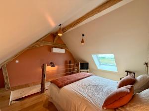 Postel nebo postele na pokoji v ubytování Au Détour des Châteaux